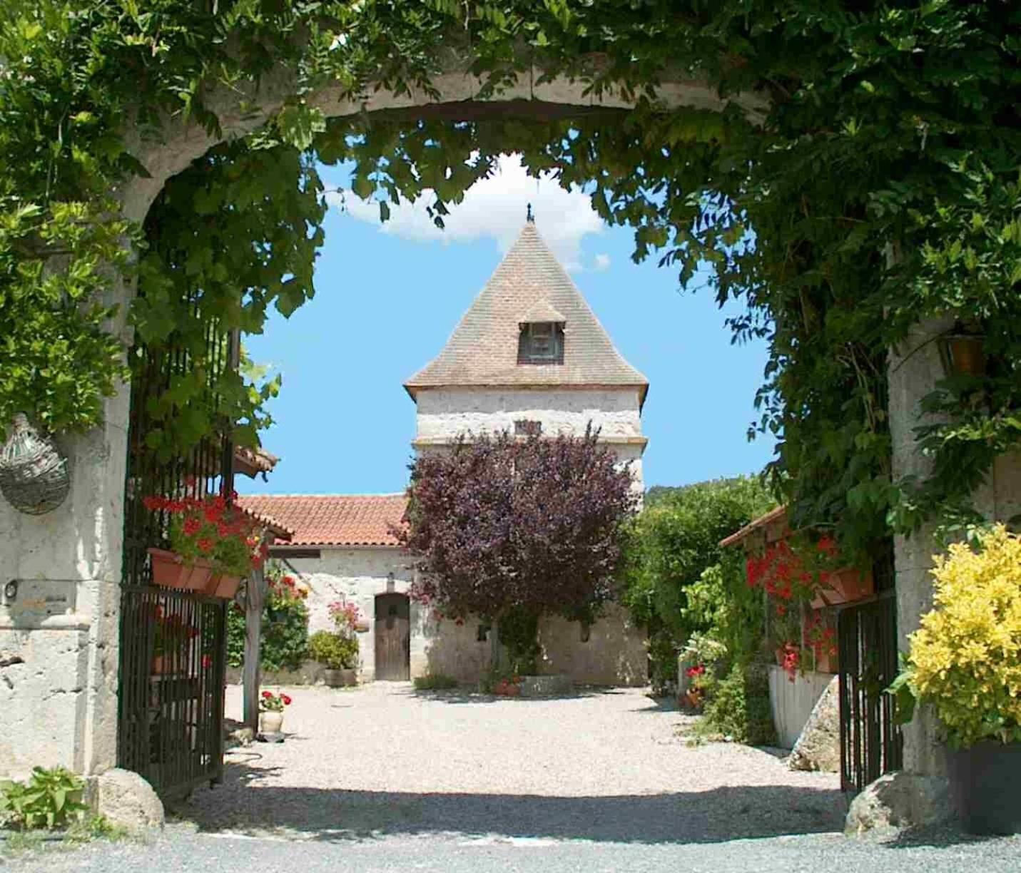 Hotel Domaine De Villot Sainte-Colombe-de-Villeneuve Exterior foto